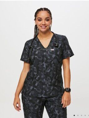 Women’s Figs Camo Bonsai FREEx Scrubs - M top L jogger bottoms